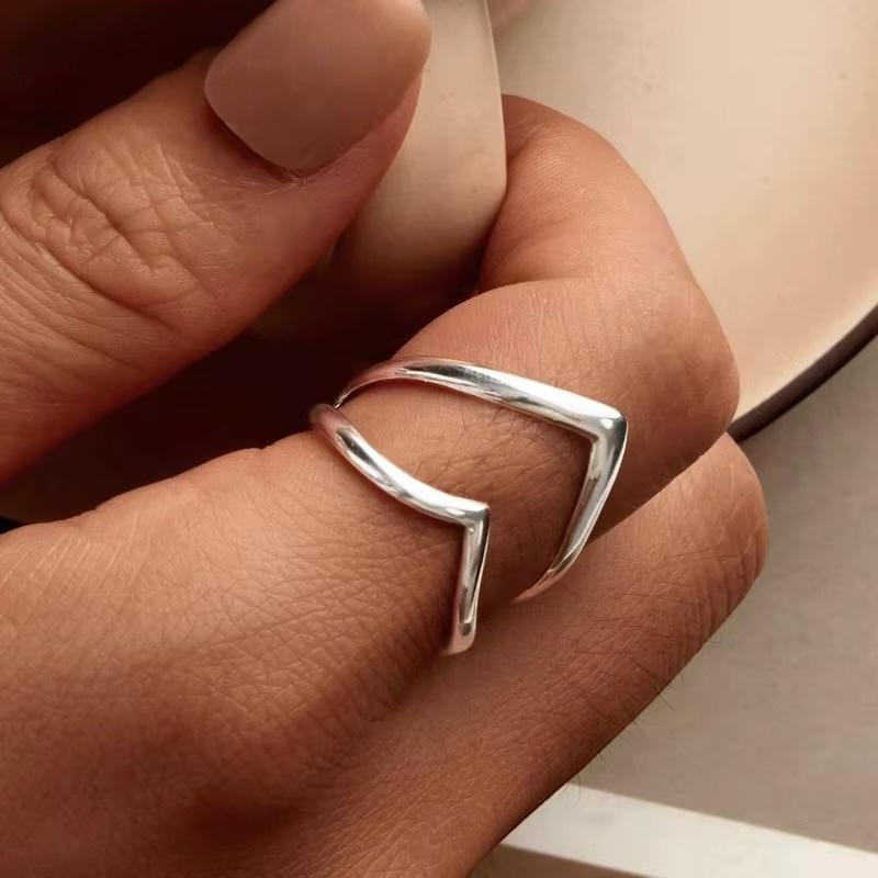 V-shaped Ring