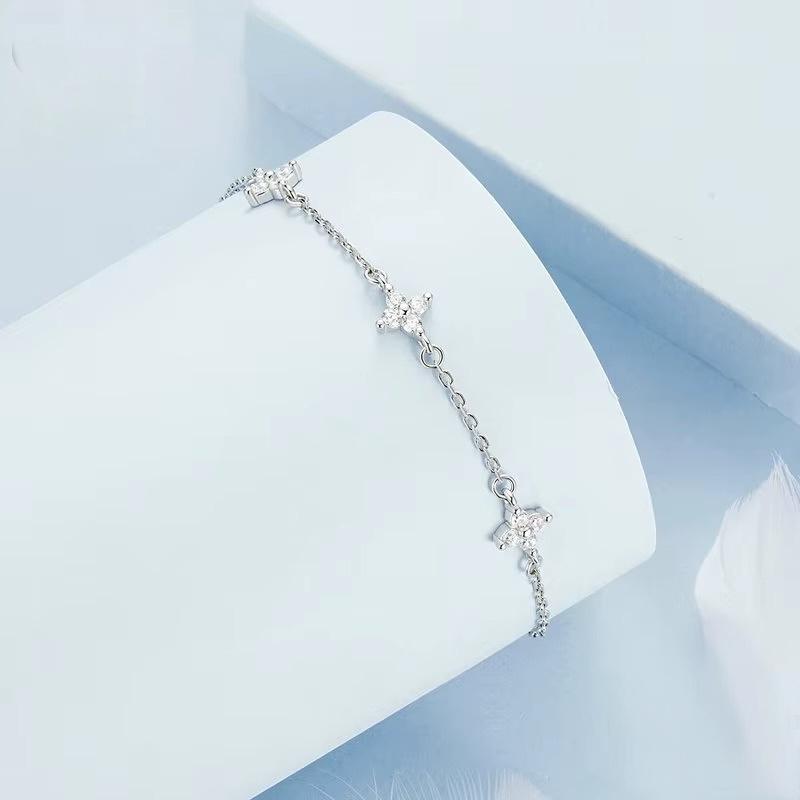 Shiny Zircon Flower Bracelet